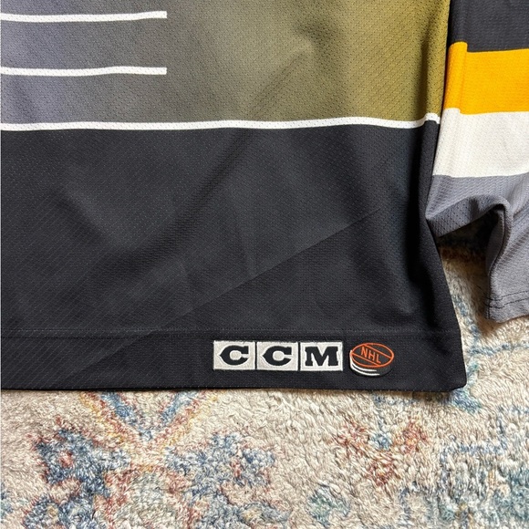 Vintage CCM NHL Pittsburgh Penguins Hockey Jersey Small - Picture 8 of 8